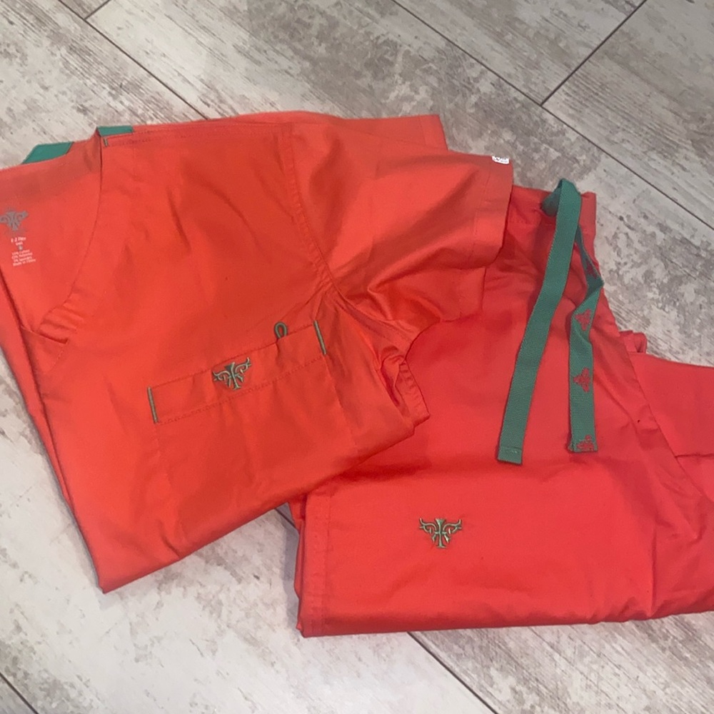 Med Couture scrub set